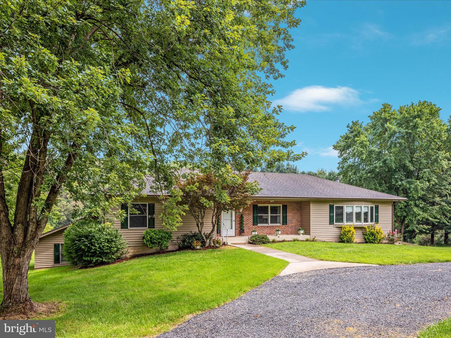 861 BATTLEFIELD BLUFF DR, NEW MARKET, Virginia 22844, 4 Bedrooms Bedrooms, ,3 BathroomsBathrooms,Residential,For sale,861 BATTLEFIELD BLUFF DR,VASH2012082 MLS # VASH2012082