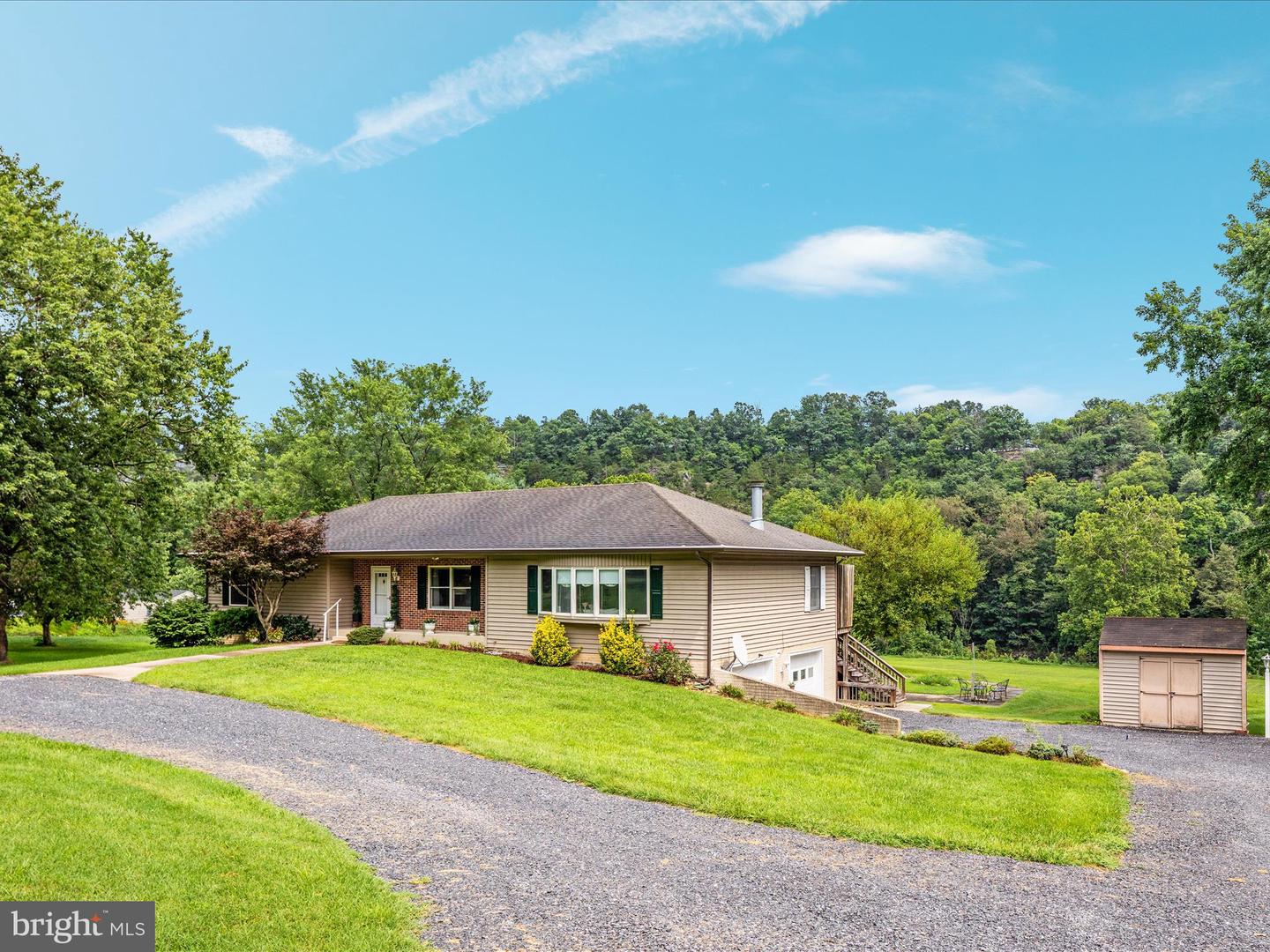 861 BATTLEFIELD BLUFF DR, NEW MARKET, Virginia 22844, 4 Bedrooms Bedrooms, ,3 BathroomsBathrooms,Residential,For sale,861 BATTLEFIELD BLUFF DR,VASH2012082 MLS # VASH2012082