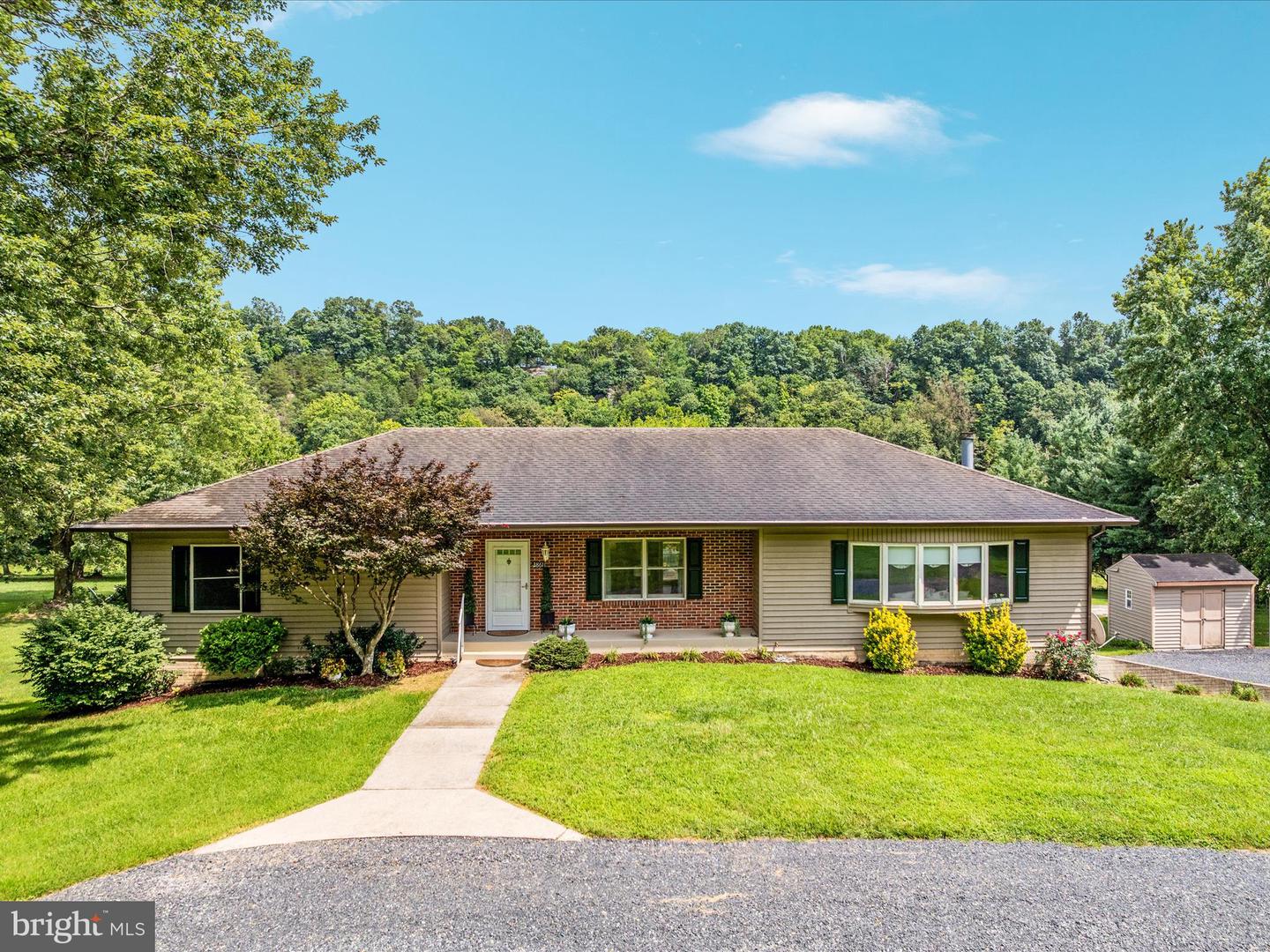 861 BATTLEFIELD BLUFF DR, NEW MARKET, Virginia 22844, 4 Bedrooms Bedrooms, ,3 BathroomsBathrooms,Residential,For sale,861 BATTLEFIELD BLUFF DR,VASH2012082 MLS # VASH2012082