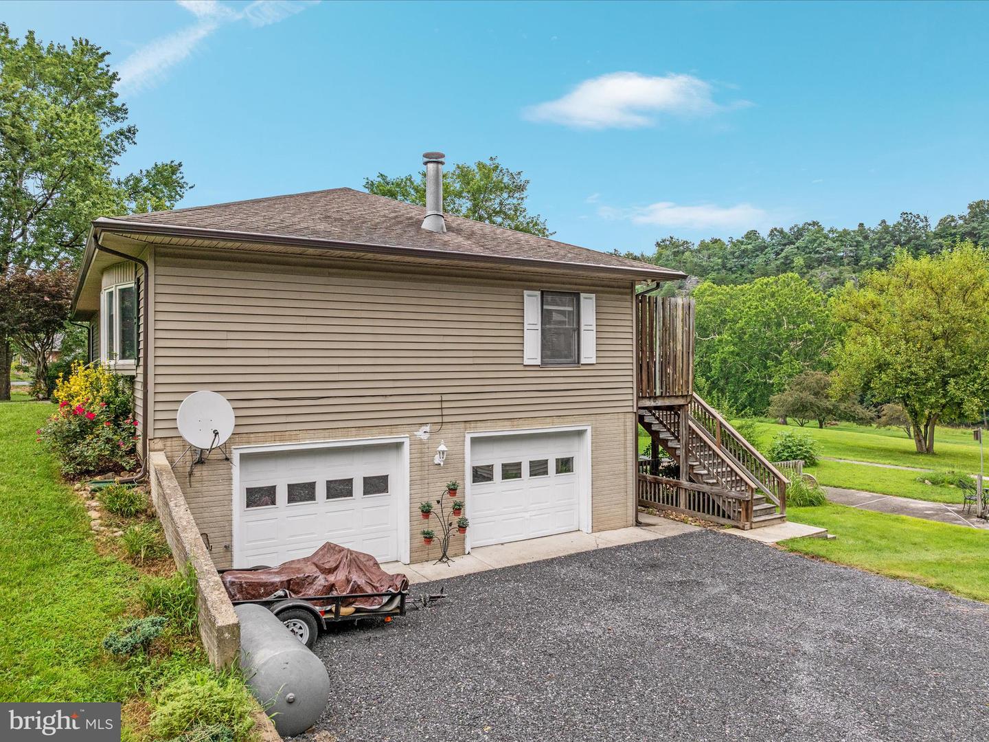861 BATTLEFIELD BLUFF DR, NEW MARKET, Virginia 22844, 4 Bedrooms Bedrooms, ,3 BathroomsBathrooms,Residential,For sale,861 BATTLEFIELD BLUFF DR,VASH2012082 MLS # VASH2012082