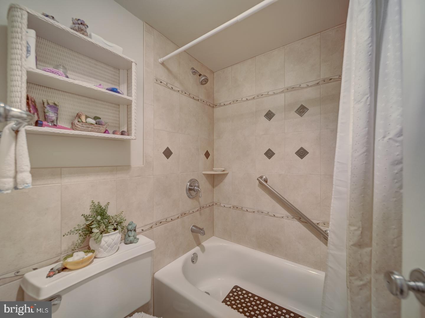MCLEAN, Virginia 22102, 2 Bedrooms Bedrooms, ,2 BathroomsBathrooms,Residential,For sale,VAFX2258722 MLS # VAFX2258722