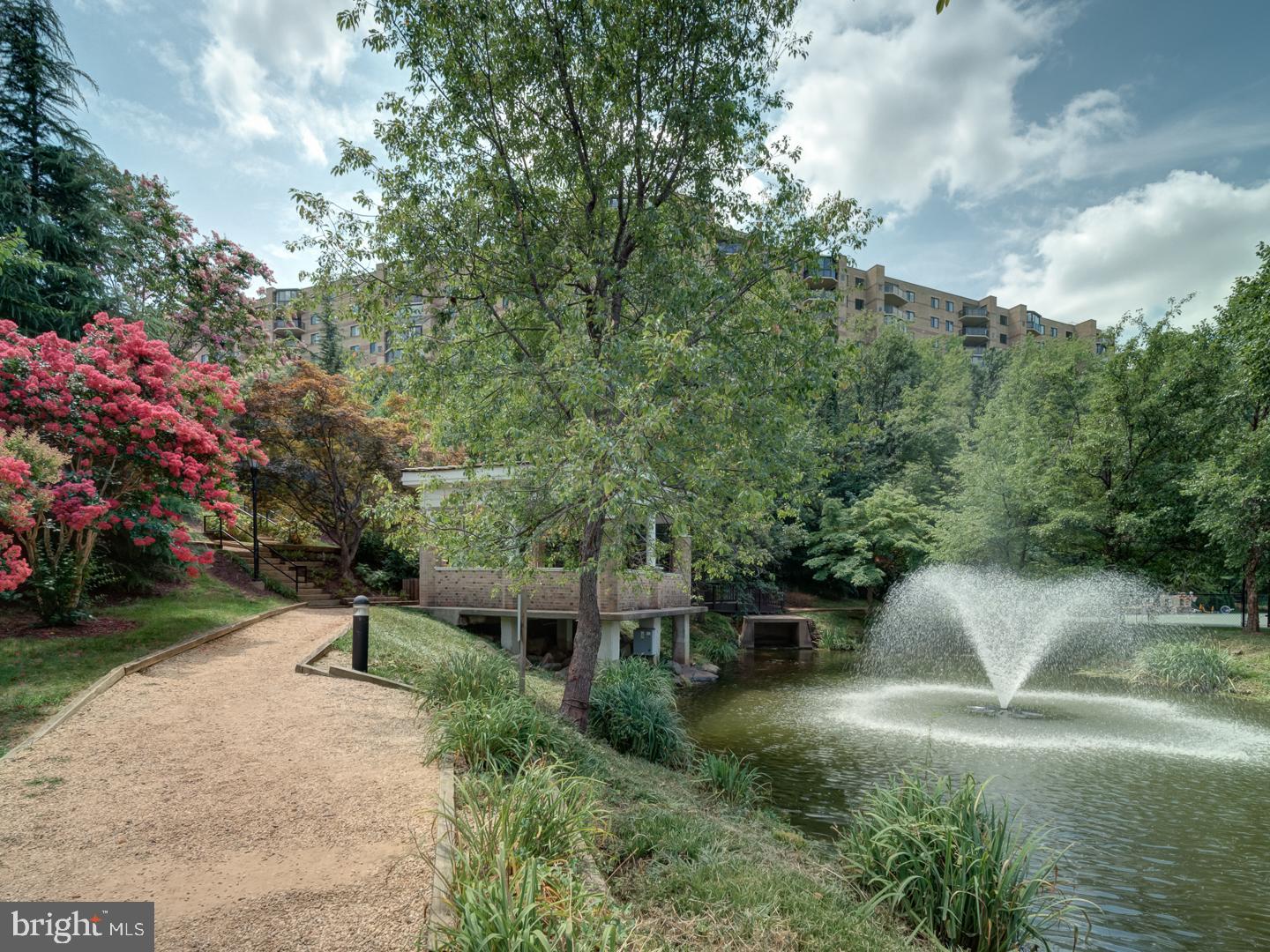 MCLEAN, Virginia 22102, 2 Bedrooms Bedrooms, ,2 BathroomsBathrooms,Residential,For sale,VAFX2258722 MLS # VAFX2258722