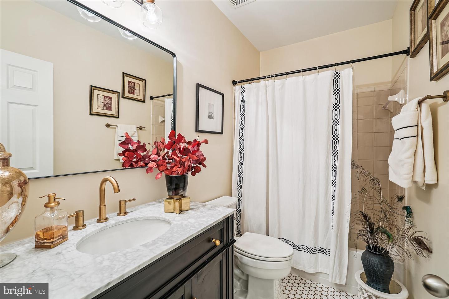 12851 APRIL CIR, LOVETTSVILLE, Virginia 20180, 6 Bedrooms Bedrooms, ,5 BathroomsBathrooms,Residential,For sale,12851 APRIL CIR,VALO2103762 MLS # VALO2103762