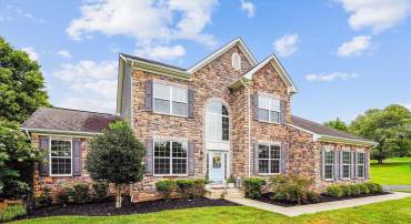 12851 APRIL CIR, LOVETTSVILLE, Virginia 20180, 6 Bedrooms Bedrooms, ,5 BathroomsBathrooms,Residential,For sale,12851 APRIL CIR,VALO2103762 MLS # VALO2103762