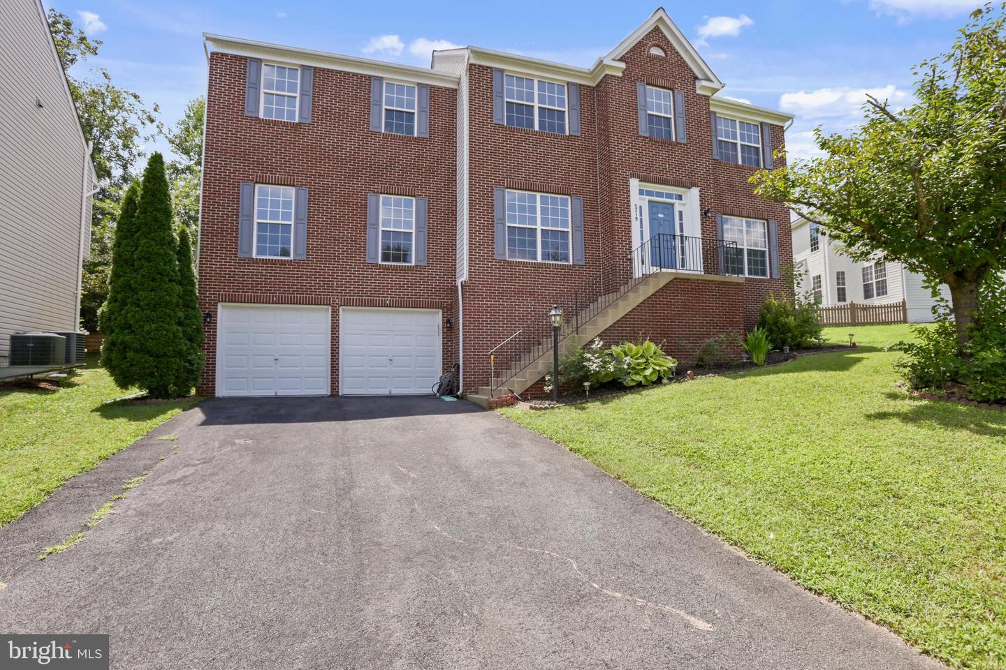 5319 DAYBREAK LN, WOODBRIDGE, Virginia 22193, 5 Bedrooms Bedrooms, ,3 BathroomsBathrooms,Residential,For sale,5319 DAYBREAK LN,VAPW2100642 MLS # VAPW2100642