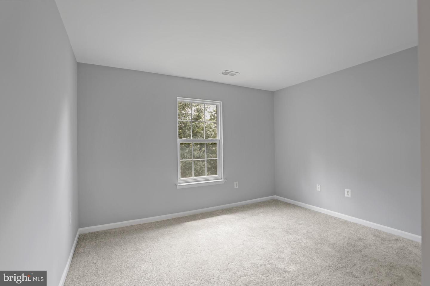 5319 DAYBREAK LN, WOODBRIDGE, Virginia 22193, 5 Bedrooms Bedrooms, ,3 BathroomsBathrooms,Residential,For sale,5319 DAYBREAK LN,VAPW2100642 MLS # VAPW2100642
