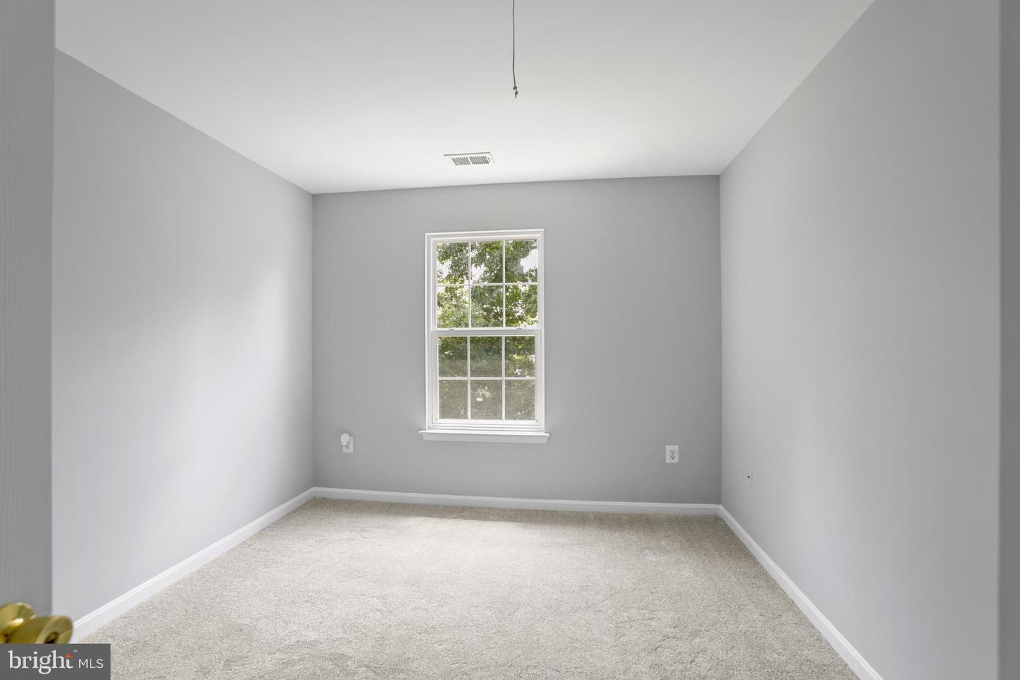 5319 DAYBREAK LN, WOODBRIDGE, Virginia 22193, 5 Bedrooms Bedrooms, ,3 BathroomsBathrooms,Residential,For sale,5319 DAYBREAK LN,VAPW2100642 MLS # VAPW2100642
