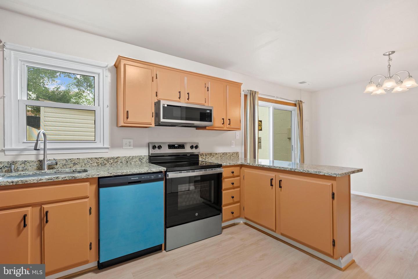13782 NEWPORT DR, CHANTILLY, Virginia 20151, 3 Bedrooms Bedrooms, ,1 BathroomBathrooms,Residential,For sale,13782 NEWPORT DR,VAFX2259108 MLS # VAFX2259108