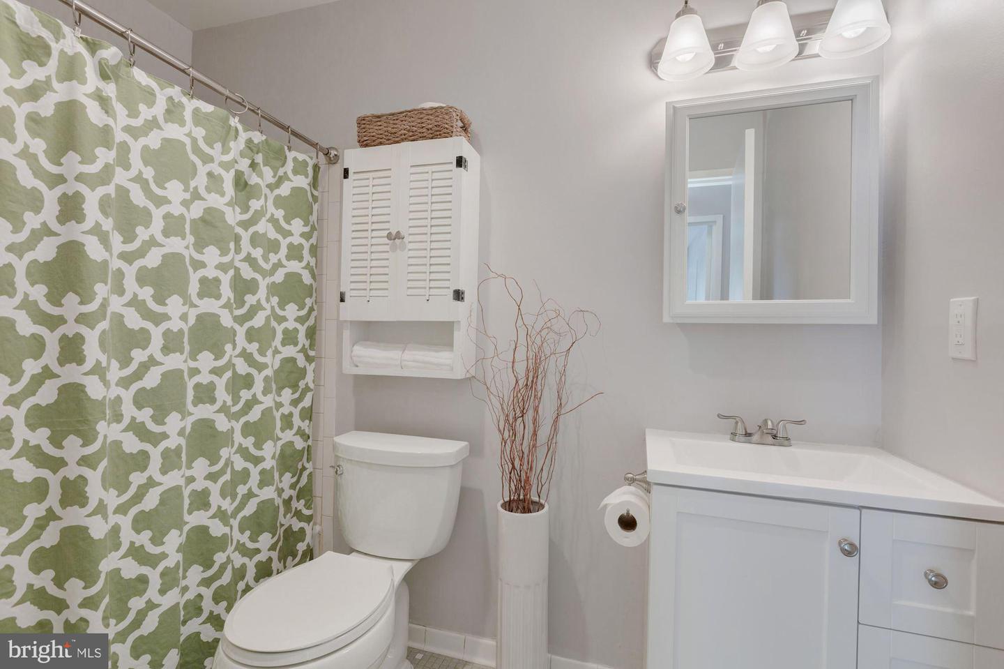 6151 EDSALL RD #D, ALEXANDRIA, Virginia 22304, 2 Bedrooms Bedrooms, ,1 BathroomBathrooms,Residential,For sale,6151 EDSALL RD #D,VAAX2048248 MLS # VAAX2048248