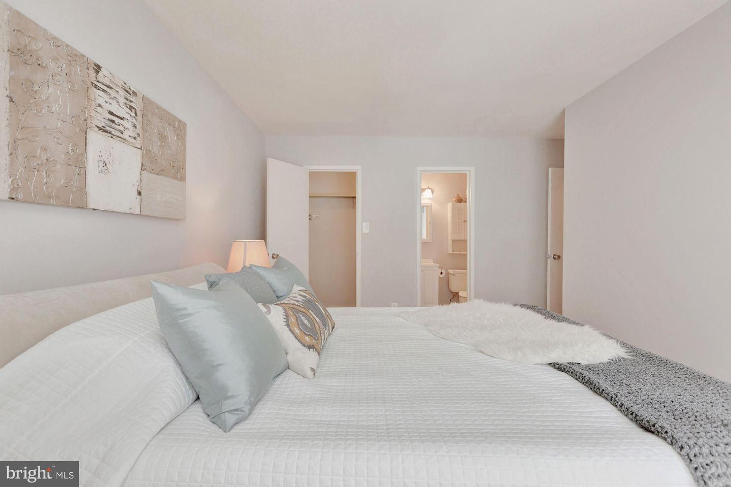 6151 EDSALL RD #D, ALEXANDRIA, Virginia 22304, 2 Bedrooms Bedrooms, ,1 BathroomBathrooms,Residential,For sale,6151 EDSALL RD #D,VAAX2048248 MLS # VAAX2048248