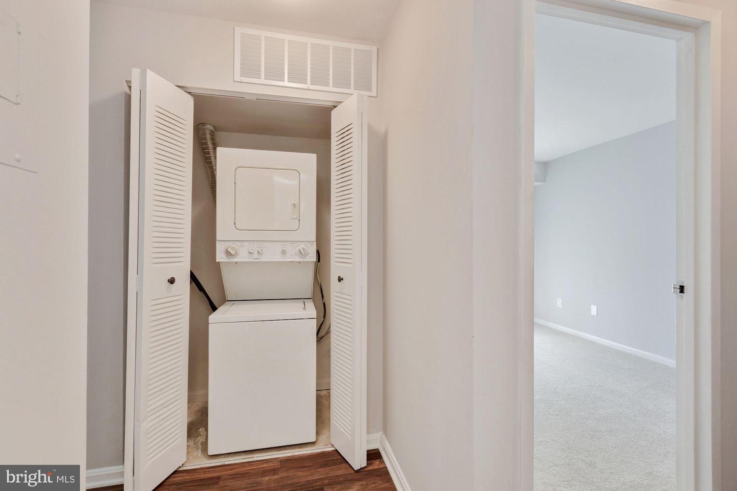 6151 EDSALL RD #D, ALEXANDRIA, Virginia 22304, 2 Bedrooms Bedrooms, ,1 BathroomBathrooms,Residential,For sale,6151 EDSALL RD #D,VAAX2048248 MLS # VAAX2048248