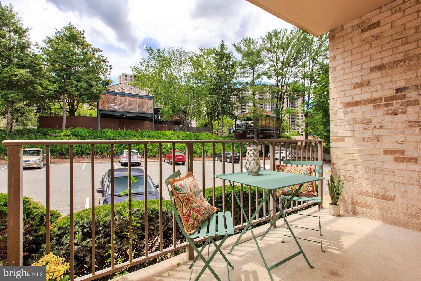 6151 EDSALL RD #D, ALEXANDRIA, Virginia 22304, 2 Bedrooms Bedrooms, ,1 BathroomBathrooms,Residential,For sale,6151 EDSALL RD #D,VAAX2048248 MLS # VAAX2048248