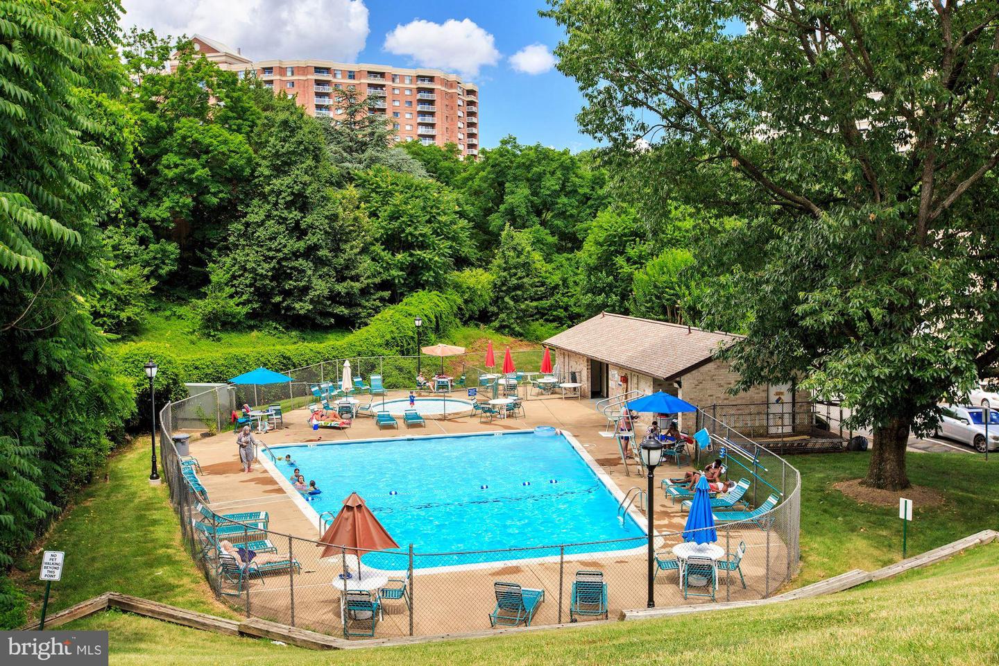 6151 EDSALL RD #D, ALEXANDRIA, Virginia 22304, 2 Bedrooms Bedrooms, ,1 BathroomBathrooms,Residential,For sale,6151 EDSALL RD #D,VAAX2048248 MLS # VAAX2048248