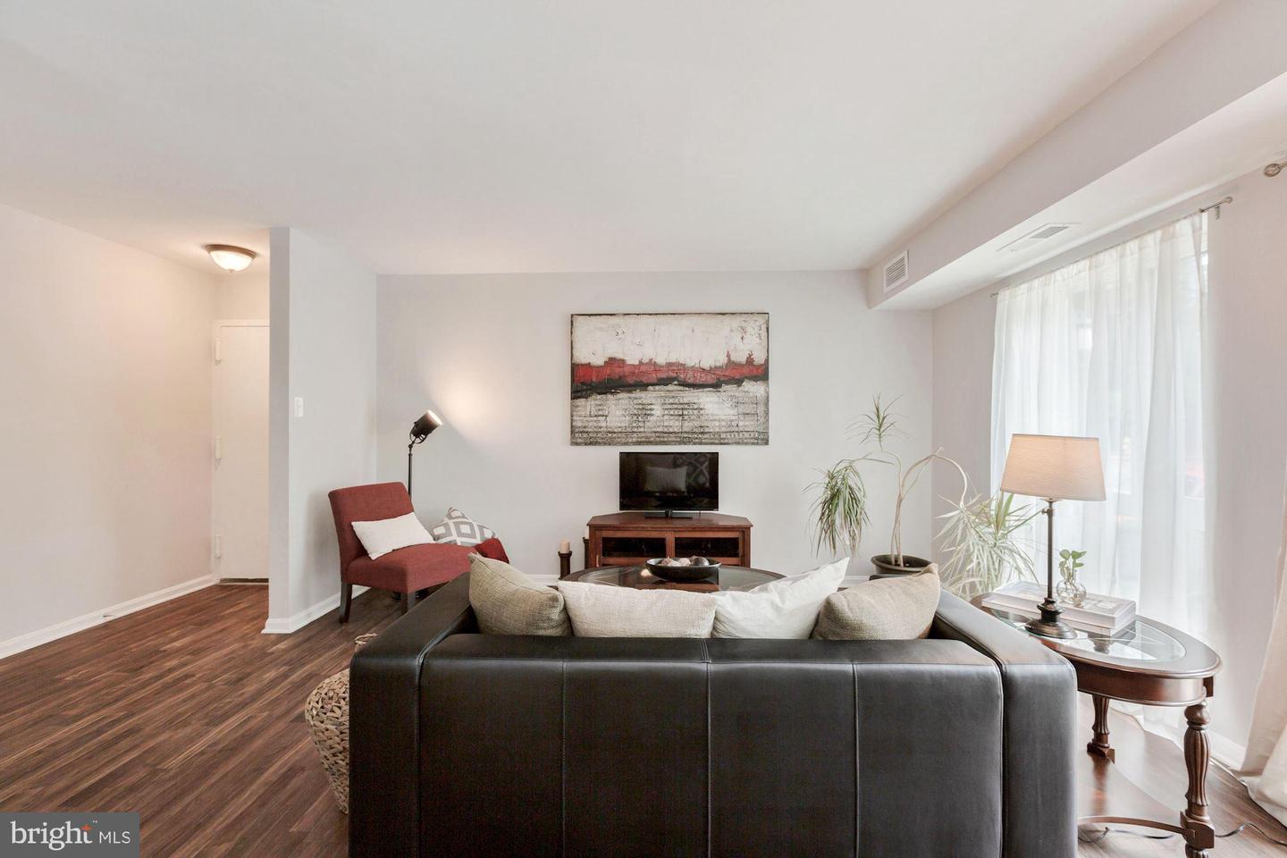 6151 EDSALL RD #D, ALEXANDRIA, Virginia 22304, 2 Bedrooms Bedrooms, ,1 BathroomBathrooms,Residential,For sale,6151 EDSALL RD #D,VAAX2048248 MLS # VAAX2048248