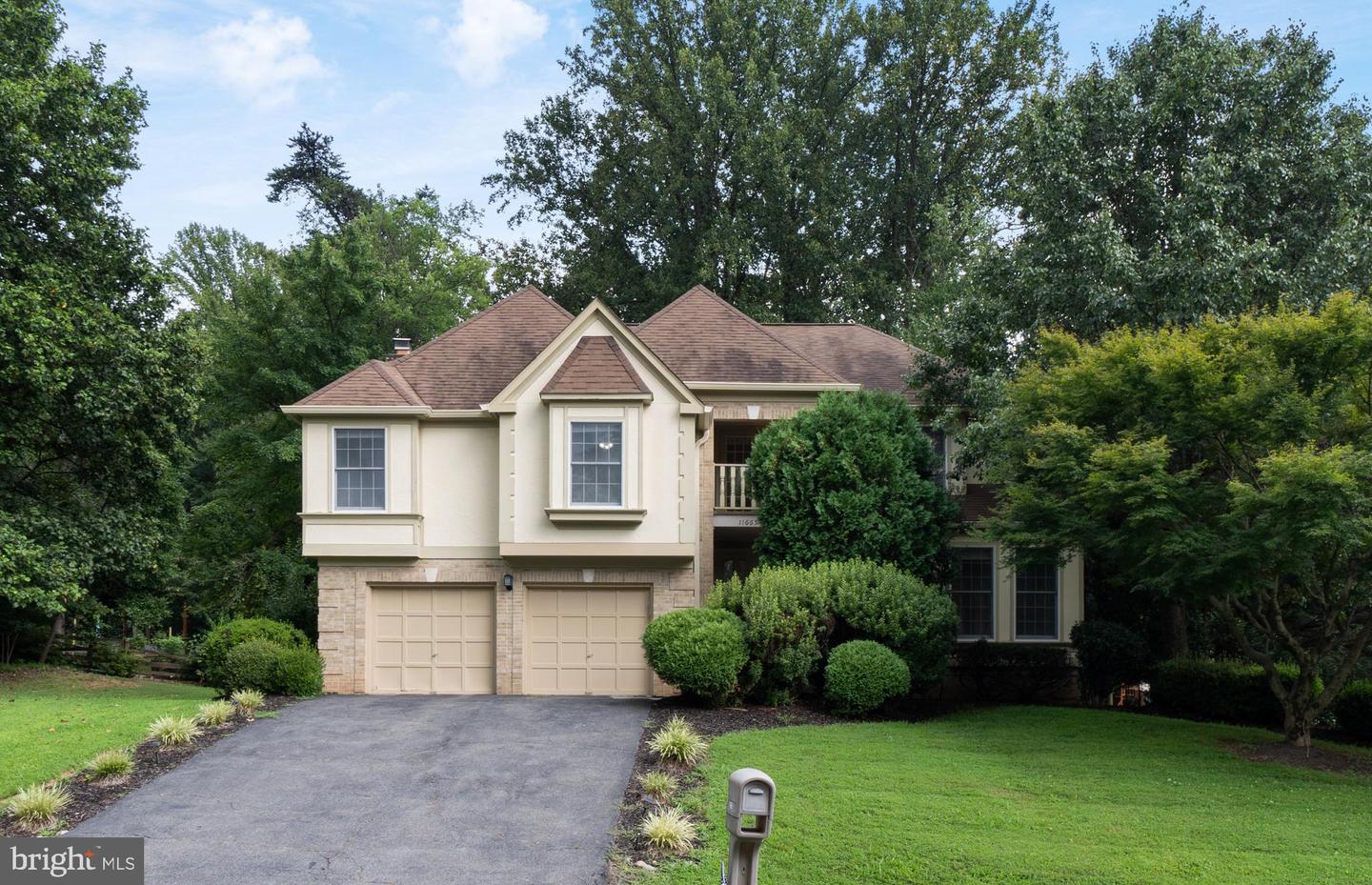 11665 GILMAN LN, HERNDON, Virginia 20170, 4 Bedrooms Bedrooms, ,2 BathroomsBathrooms,Residential,For sale,11665 GILMAN LN,VAFX2259540 MLS # VAFX2259540