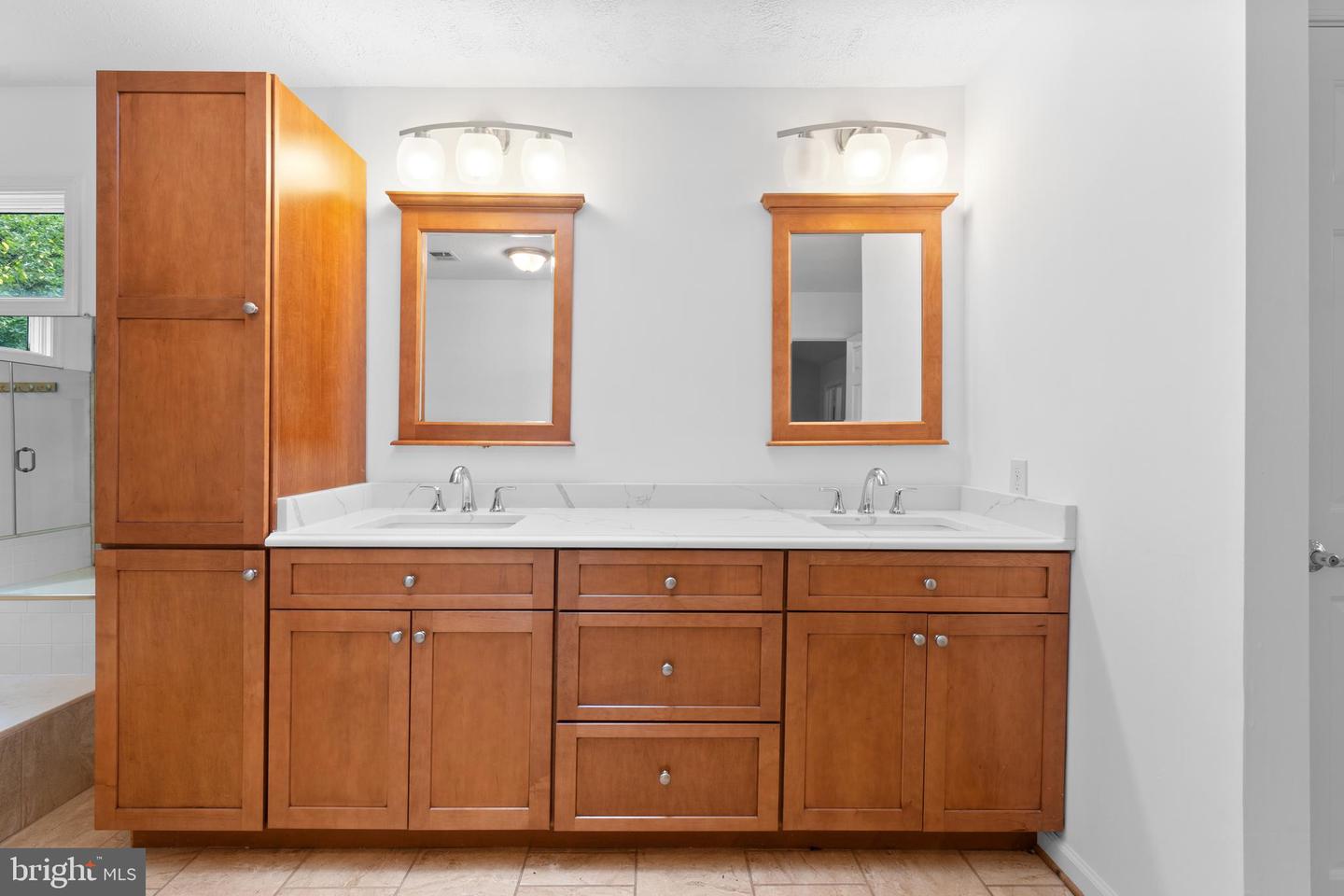 11665 GILMAN LN, HERNDON, Virginia 20170, 4 Bedrooms Bedrooms, ,2 BathroomsBathrooms,Residential,For sale,11665 GILMAN LN,VAFX2259540 MLS # VAFX2259540