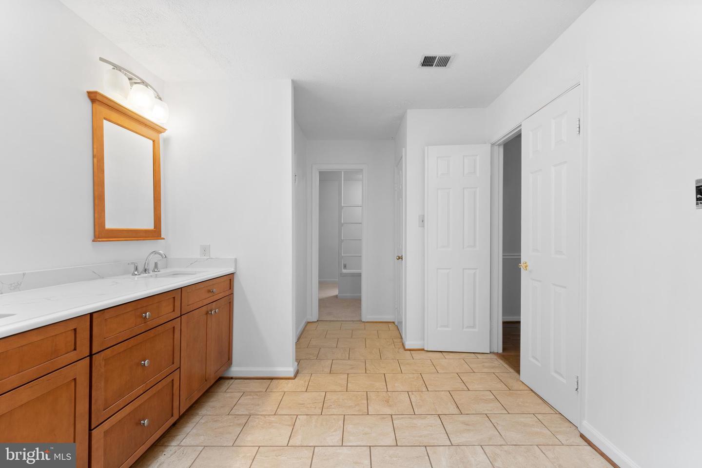 11665 GILMAN LN, HERNDON, Virginia 20170, 4 Bedrooms Bedrooms, ,2 BathroomsBathrooms,Residential,For sale,11665 GILMAN LN,VAFX2259540 MLS # VAFX2259540