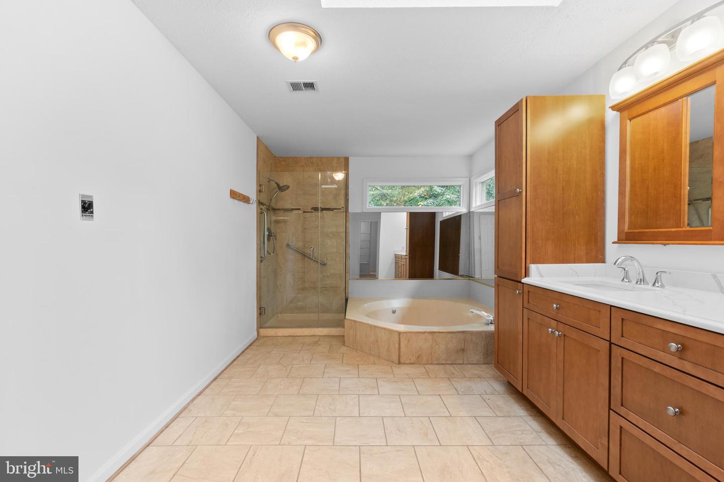 11665 GILMAN LN, HERNDON, Virginia 20170, 4 Bedrooms Bedrooms, ,2 BathroomsBathrooms,Residential,For sale,11665 GILMAN LN,VAFX2259540 MLS # VAFX2259540