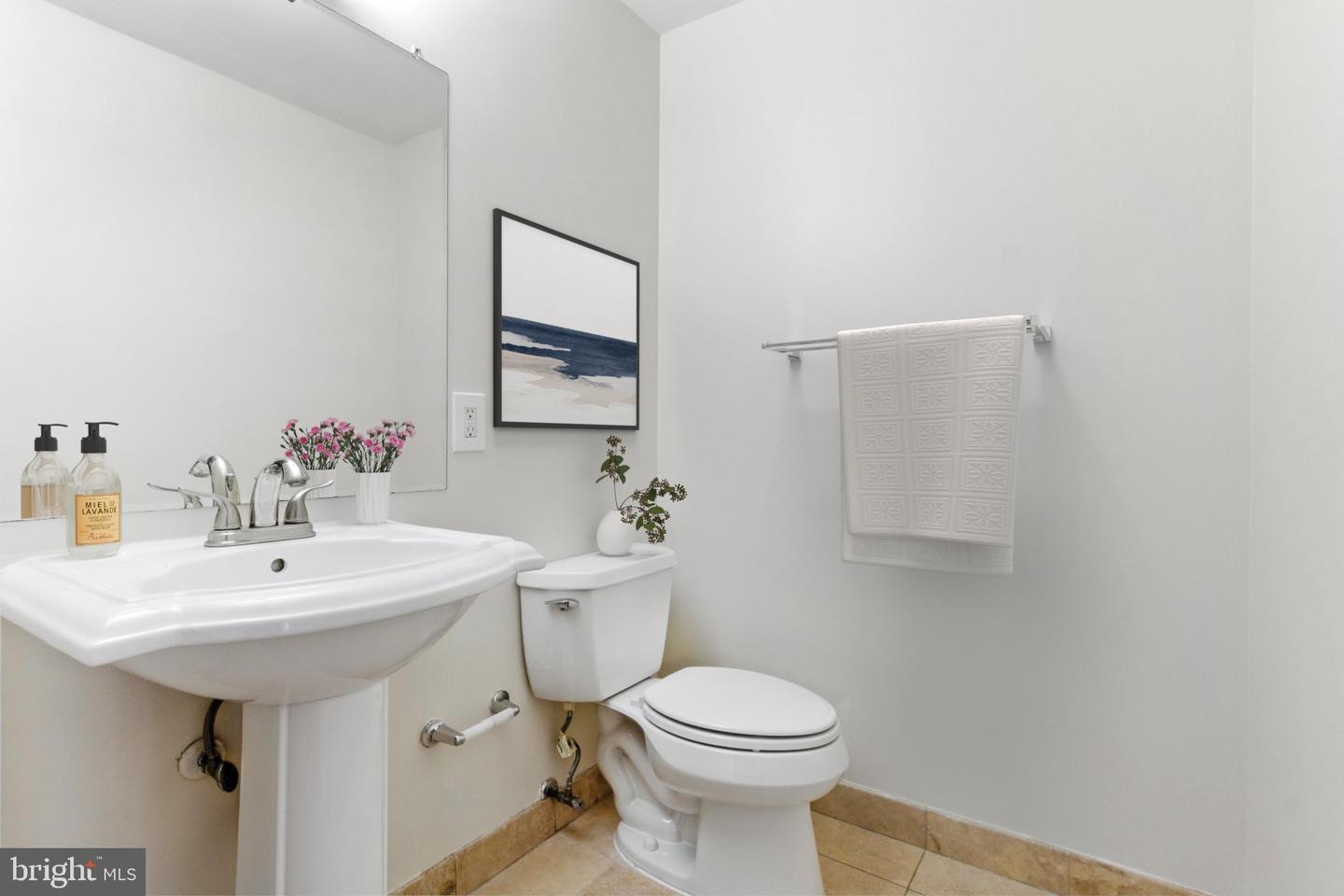 5885 COLORADO AVE NW #208, WASHINGTON, District Of Columbia 20011, 2 Bedrooms Bedrooms, 6 Rooms Rooms,1 BathroomBathrooms,Residential,For sale,5885 COLORADO AVE NW #208,DCDC2213856 MLS # DCDC2213856