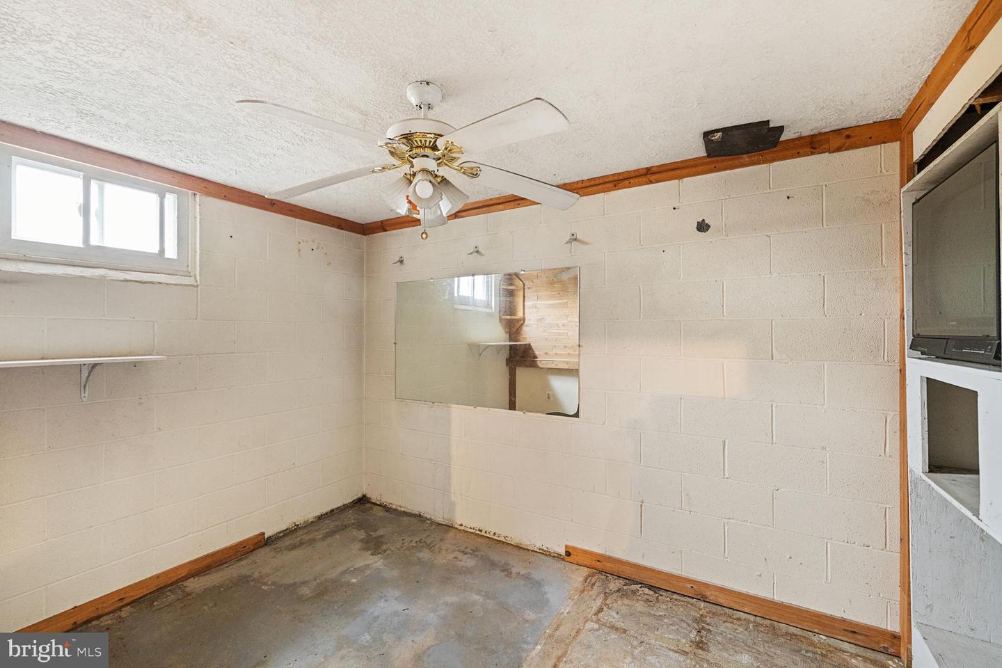 721 READUS RD, EDINBURG, Virginia 22824, 3 Bedrooms Bedrooms, ,1 BathroomBathrooms,Residential,For sale,721 READUS RD,VASH2012164 MLS # VASH2012164