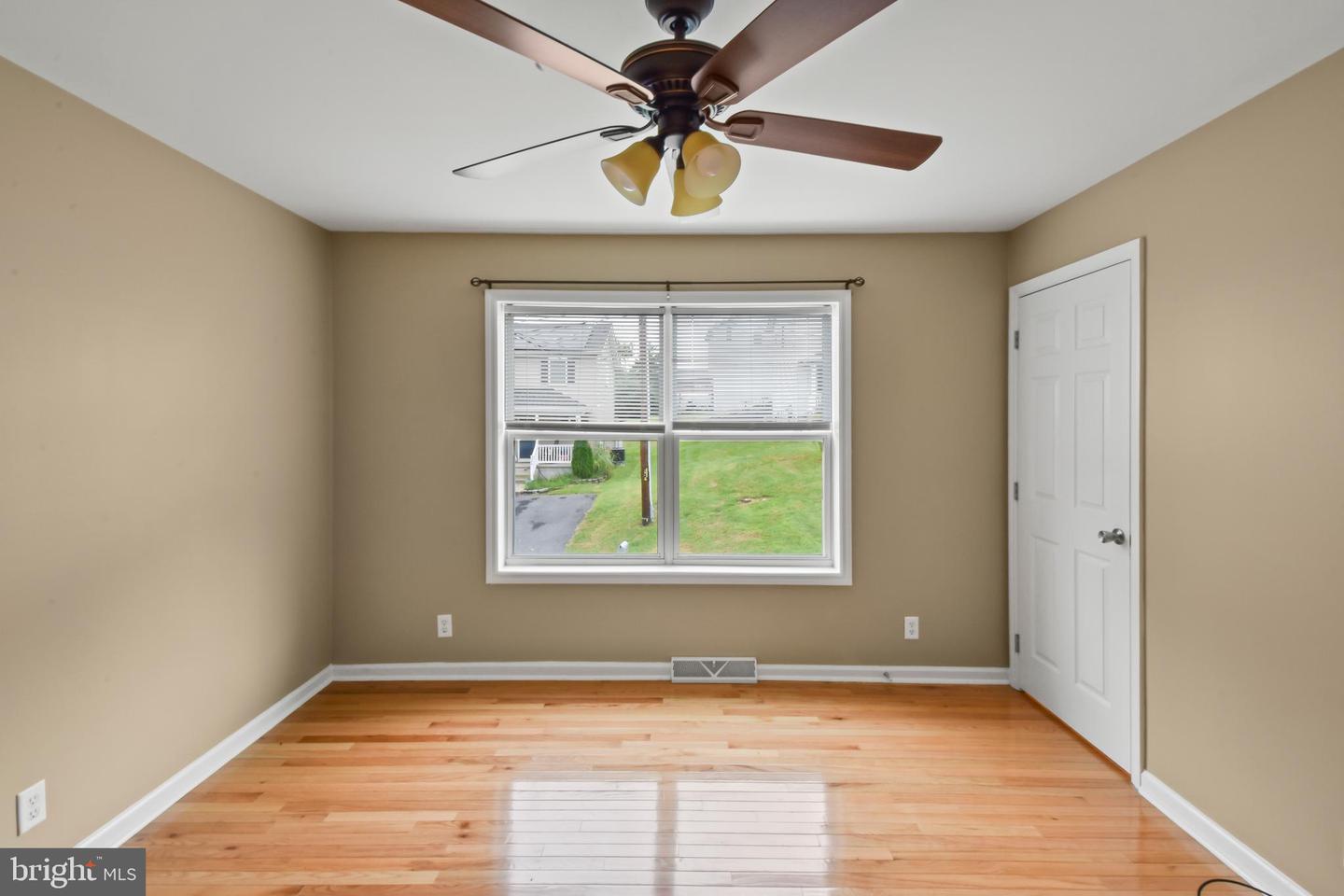 391 ALSBERRY ST, STRASBURG, Virginia 22657, 3 Bedrooms Bedrooms, 5 Rooms Rooms,2 BathroomsBathrooms,Residential,For sale,391 ALSBERRY ST,VASH2012170 MLS # VASH2012170