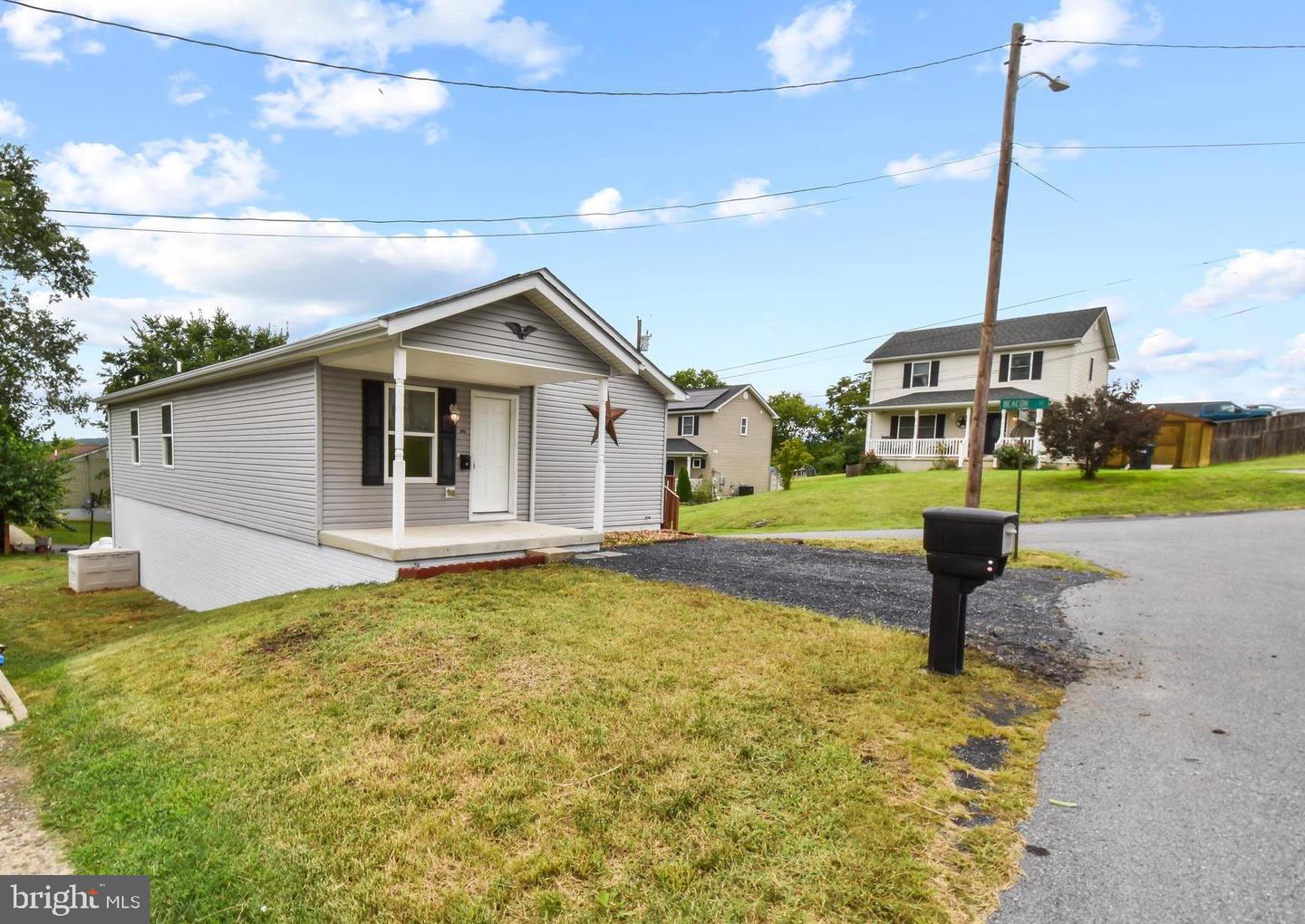 391 ALSBERRY ST, STRASBURG, Virginia 22657, 3 Bedrooms Bedrooms, 5 Rooms Rooms,2 BathroomsBathrooms,Residential,For sale,391 ALSBERRY ST,VASH2012170 MLS # VASH2012170