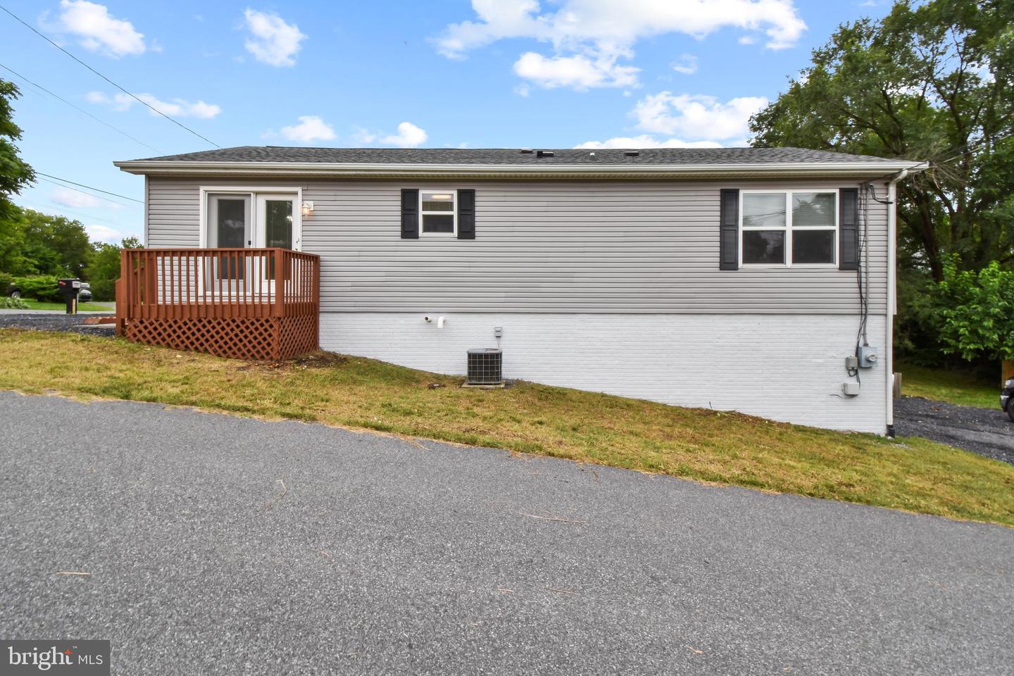 391 ALSBERRY ST, STRASBURG, Virginia 22657, 3 Bedrooms Bedrooms, 5 Rooms Rooms,2 BathroomsBathrooms,Residential,For sale,391 ALSBERRY ST,VASH2012170 MLS # VASH2012170