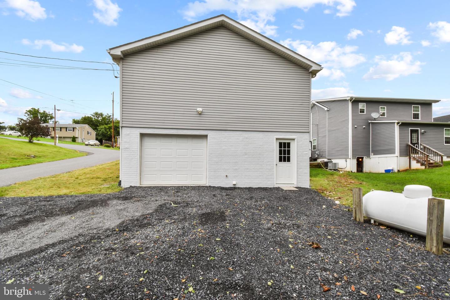 391 ALSBERRY ST, STRASBURG, Virginia 22657, 3 Bedrooms Bedrooms, 5 Rooms Rooms,2 BathroomsBathrooms,Residential,For sale,391 ALSBERRY ST,VASH2012170 MLS # VASH2012170