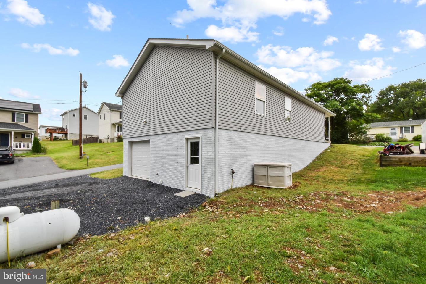391 ALSBERRY ST, STRASBURG, Virginia 22657, 3 Bedrooms Bedrooms, 5 Rooms Rooms,2 BathroomsBathrooms,Residential,For sale,391 ALSBERRY ST,VASH2012170 MLS # VASH2012170