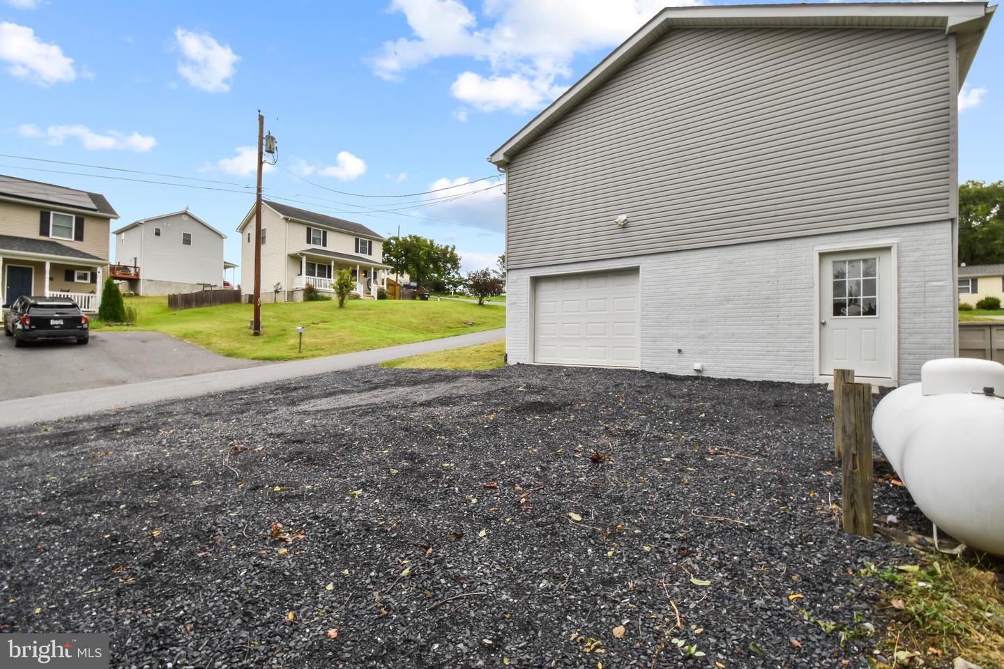 391 ALSBERRY ST, STRASBURG, Virginia 22657, 3 Bedrooms Bedrooms, 5 Rooms Rooms,2 BathroomsBathrooms,Residential,For sale,391 ALSBERRY ST,VASH2012170 MLS # VASH2012170