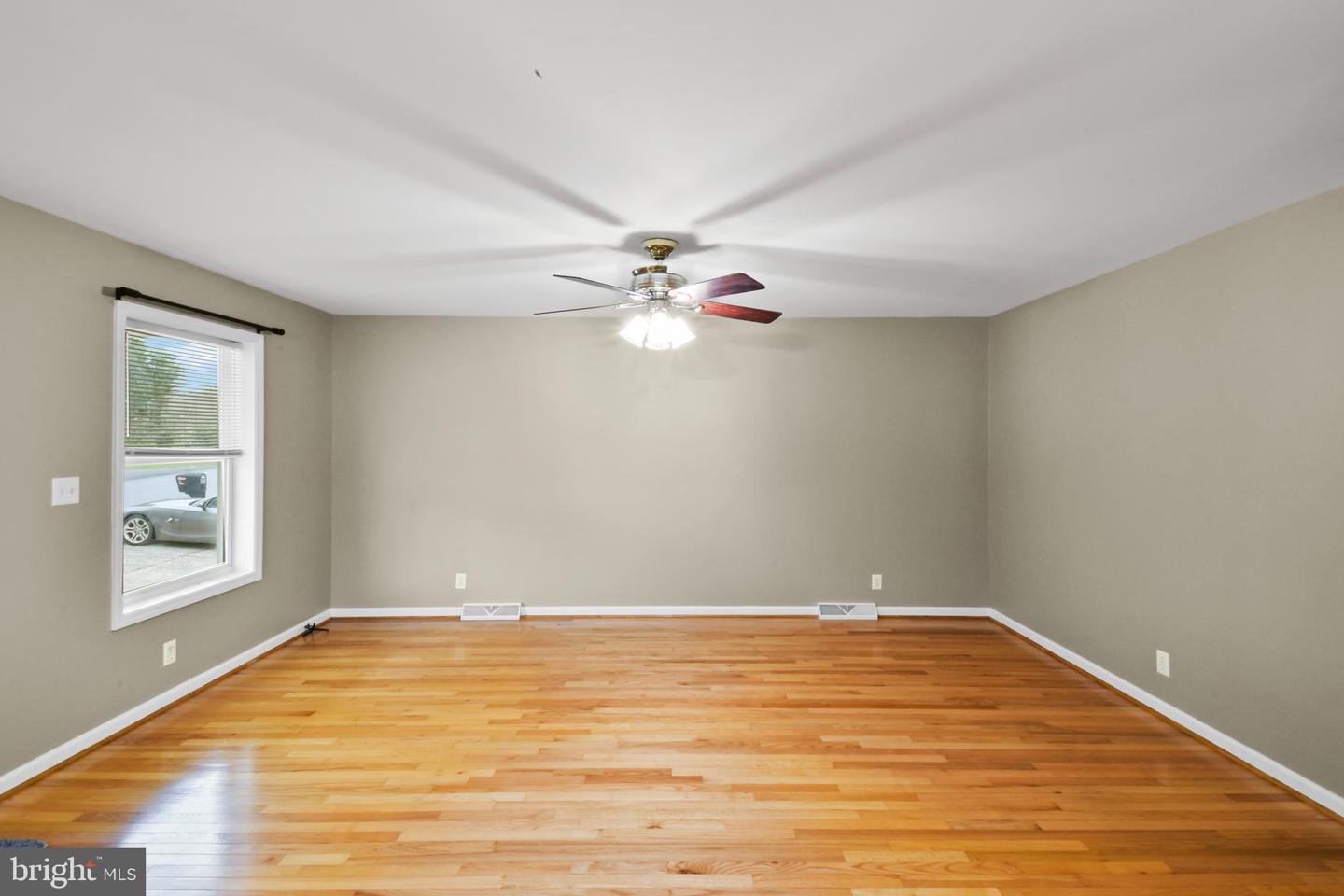 391 ALSBERRY ST, STRASBURG, Virginia 22657, 3 Bedrooms Bedrooms, 5 Rooms Rooms,2 BathroomsBathrooms,Residential,For sale,391 ALSBERRY ST,VASH2012170 MLS # VASH2012170