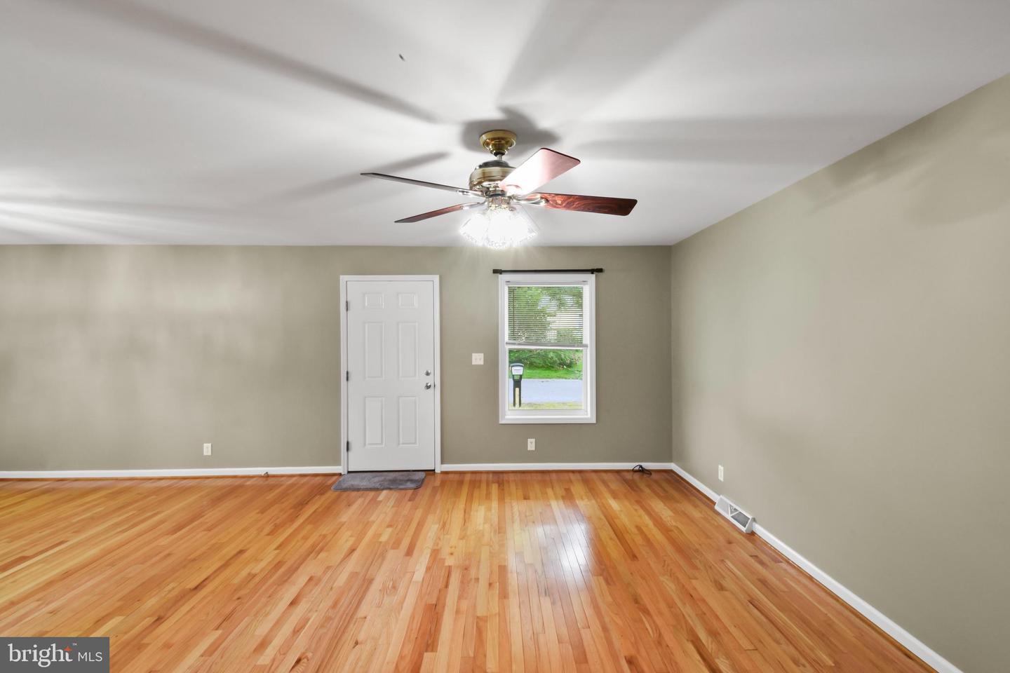 391 ALSBERRY ST, STRASBURG, Virginia 22657, 3 Bedrooms Bedrooms, 5 Rooms Rooms,2 BathroomsBathrooms,Residential,For sale,391 ALSBERRY ST,VASH2012170 MLS # VASH2012170