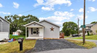 391 ALSBERRY ST, STRASBURG, Virginia 22657, 3 Bedrooms Bedrooms, 5 Rooms Rooms,2 BathroomsBathrooms,Residential,For sale,391 ALSBERRY ST,VASH2012170 MLS # VASH2012170