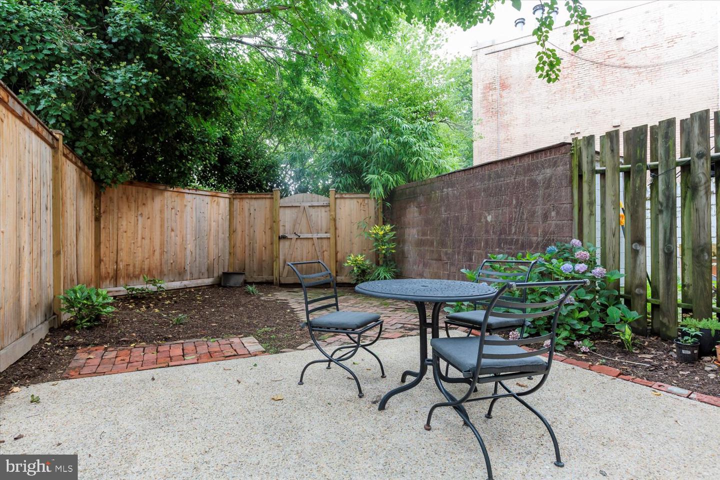 210 13TH ST SE, WASHINGTON, District Of Columbia 20003, 2 Bedrooms Bedrooms, ,1 BathroomBathrooms,Residential,For sale,210 13TH ST SE,DCDC2209800 MLS # DCDC2209800