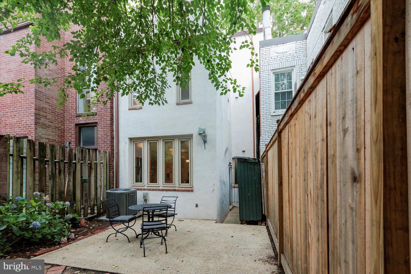 210 13TH ST SE, WASHINGTON, District Of Columbia 20003, 2 Bedrooms Bedrooms, ,1 BathroomBathrooms,Residential,For sale,210 13TH ST SE,DCDC2209800 MLS # DCDC2209800