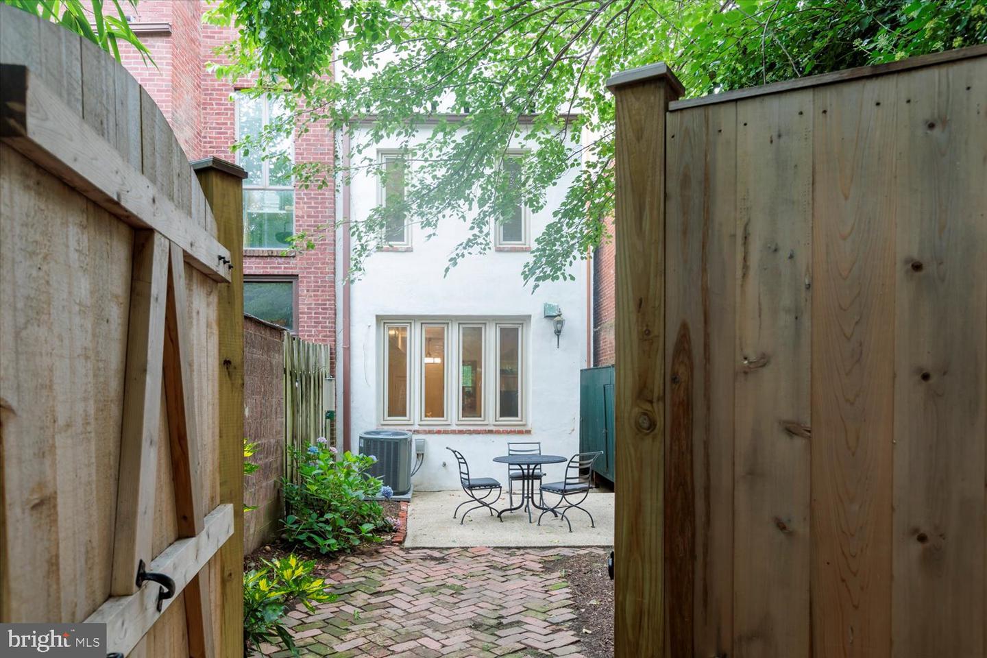 210 13TH ST SE, WASHINGTON, District Of Columbia 20003, 2 Bedrooms Bedrooms, ,1 BathroomBathrooms,Residential,For sale,210 13TH ST SE,DCDC2209800 MLS # DCDC2209800