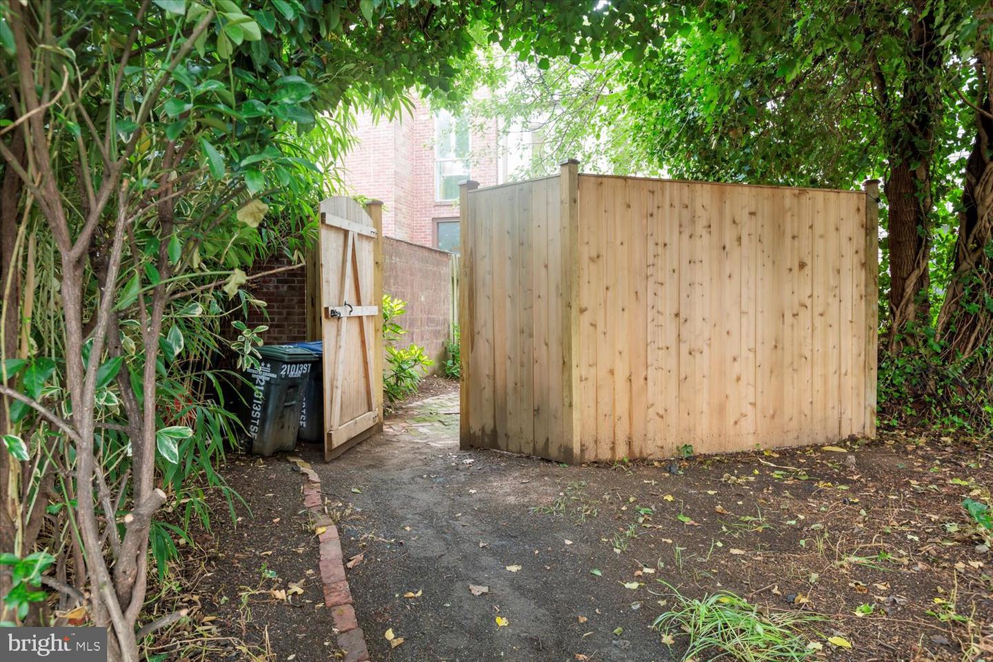 210 13TH ST SE, WASHINGTON, District Of Columbia 20003, 2 Bedrooms Bedrooms, ,1 BathroomBathrooms,Residential,For sale,210 13TH ST SE,DCDC2209800 MLS # DCDC2209800