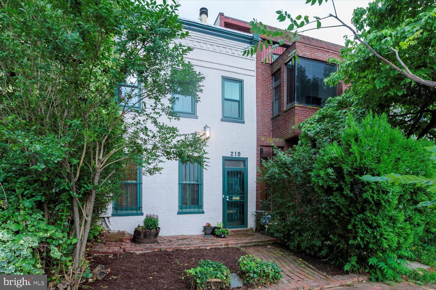210 13TH ST SE, WASHINGTON, District Of Columbia 20003, 2 Bedrooms Bedrooms, ,1 BathroomBathrooms,Residential,For sale,210 13TH ST SE,DCDC2209800 MLS # DCDC2209800