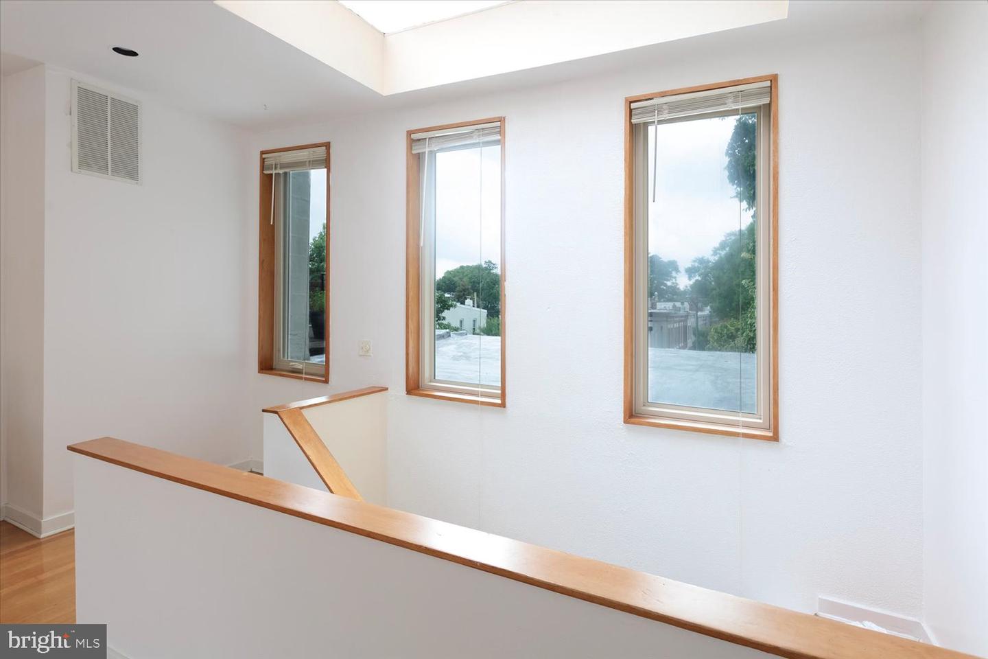 210 13TH ST SE, WASHINGTON, District Of Columbia 20003, 2 Bedrooms Bedrooms, ,1 BathroomBathrooms,Residential,For sale,210 13TH ST SE,DCDC2209800 MLS # DCDC2209800