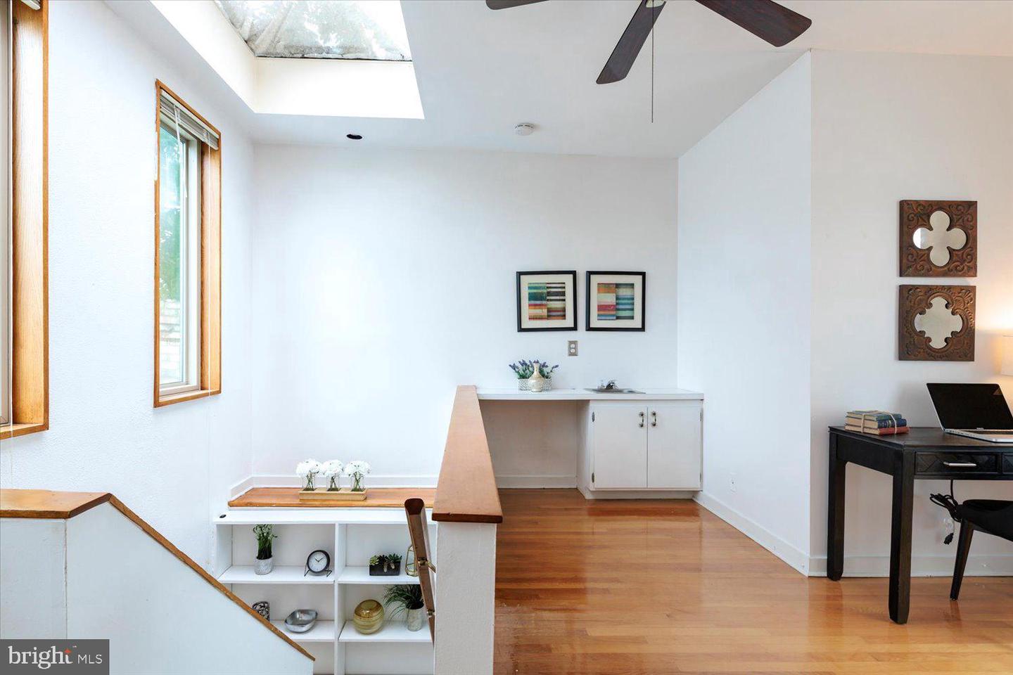 210 13TH ST SE, WASHINGTON, District Of Columbia 20003, 2 Bedrooms Bedrooms, ,1 BathroomBathrooms,Residential,For sale,210 13TH ST SE,DCDC2209800 MLS # DCDC2209800