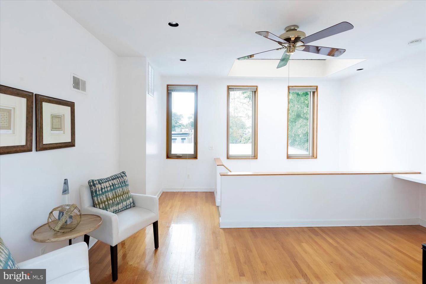210 13TH ST SE, WASHINGTON, District Of Columbia 20003, 2 Bedrooms Bedrooms, ,1 BathroomBathrooms,Residential,For sale,210 13TH ST SE,DCDC2209800 MLS # DCDC2209800