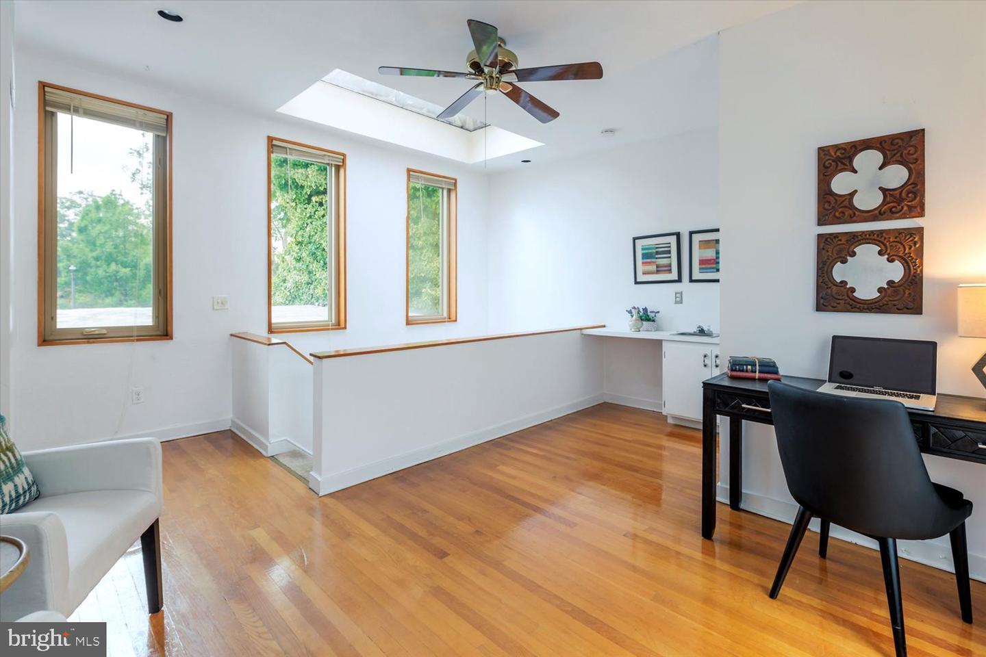 210 13TH ST SE, WASHINGTON, District Of Columbia 20003, 2 Bedrooms Bedrooms, ,1 BathroomBathrooms,Residential,For sale,210 13TH ST SE,DCDC2209800 MLS # DCDC2209800