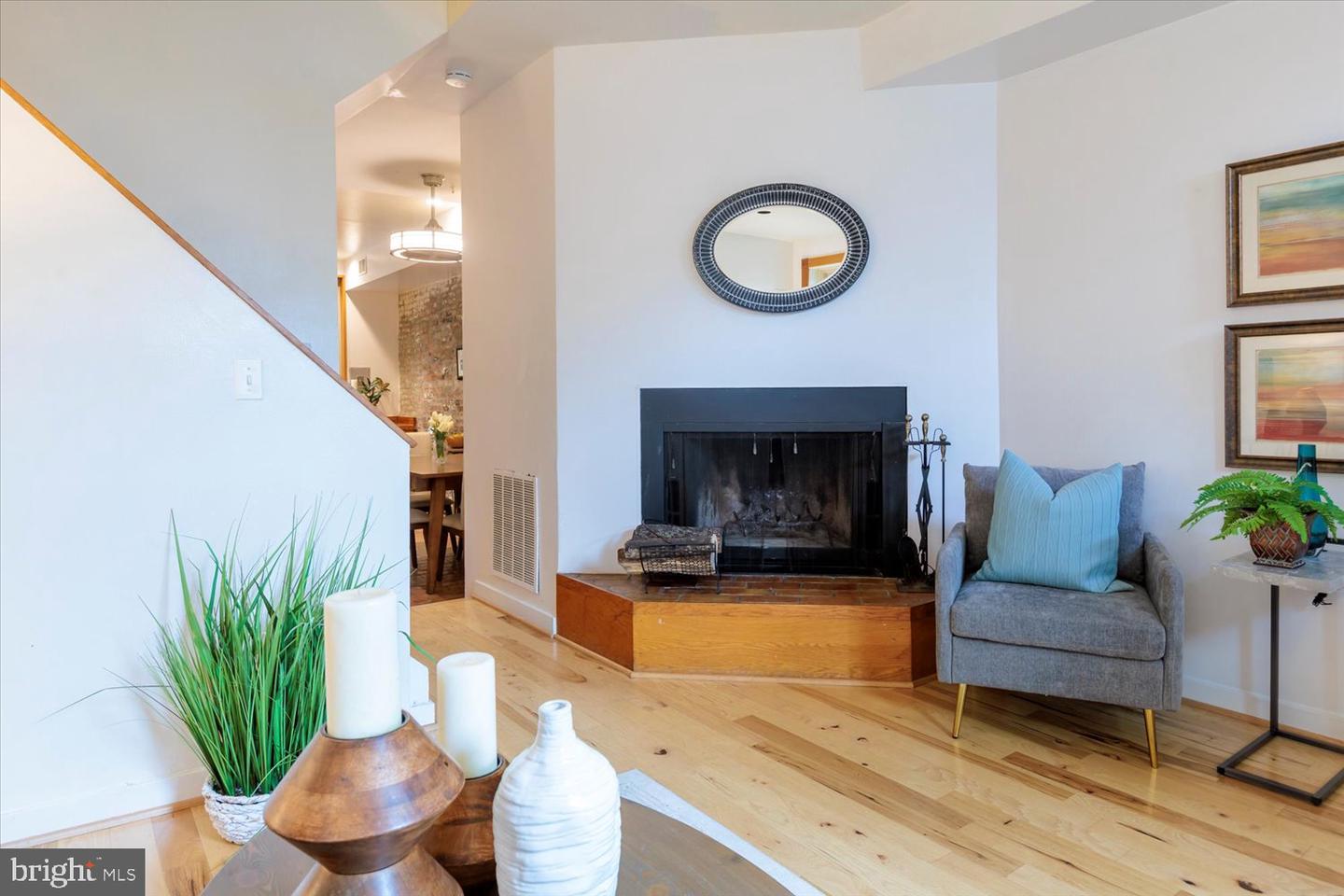 210 13TH ST SE, WASHINGTON, District Of Columbia 20003, 2 Bedrooms Bedrooms, ,1 BathroomBathrooms,Residential,For sale,210 13TH ST SE,DCDC2209800 MLS # DCDC2209800