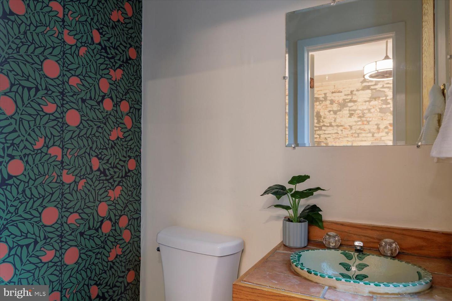 210 13TH ST SE, WASHINGTON, District Of Columbia 20003, 2 Bedrooms Bedrooms, ,1 BathroomBathrooms,Residential,For sale,210 13TH ST SE,DCDC2209800 MLS # DCDC2209800