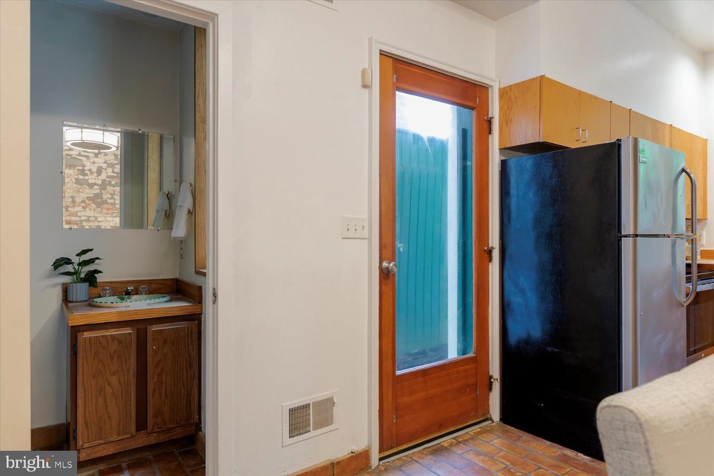210 13TH ST SE, WASHINGTON, District Of Columbia 20003, 2 Bedrooms Bedrooms, ,1 BathroomBathrooms,Residential,For sale,210 13TH ST SE,DCDC2209800 MLS # DCDC2209800