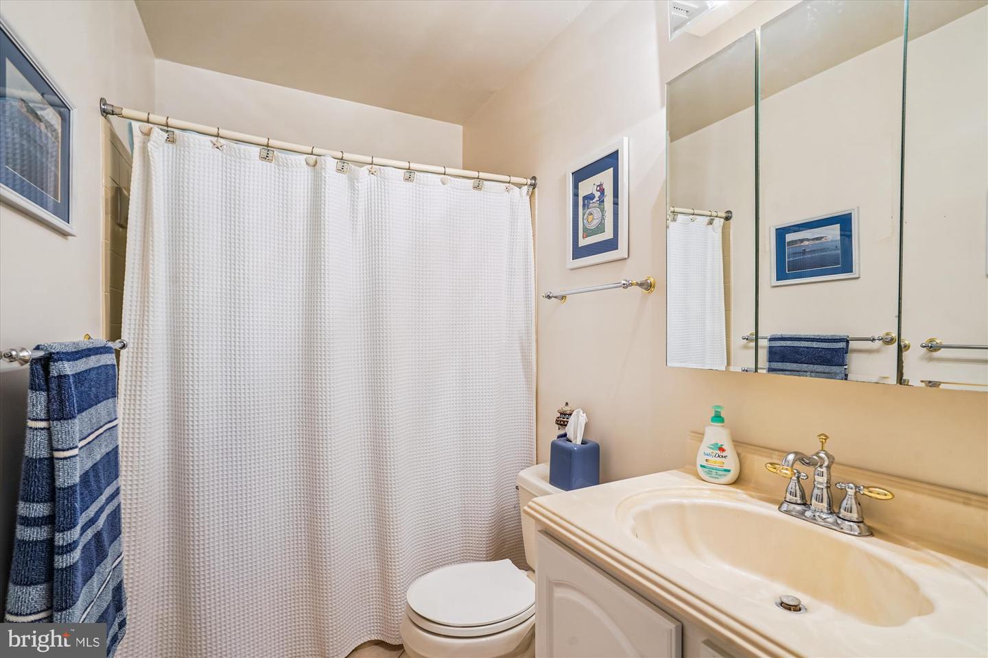 6609 DEGEN DR, BURKE, Virginia 22015, 5 Bedrooms Bedrooms, ,3 BathroomsBathrooms,Residential,For sale,6609 DEGEN DR,VAFX2256682 MLS # VAFX2256682
