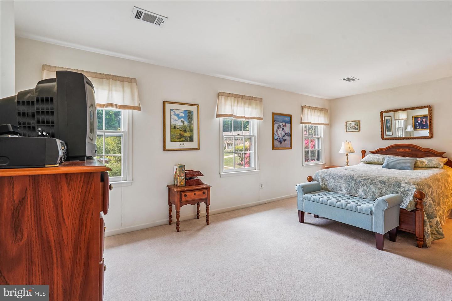 6609 DEGEN DR, BURKE, Virginia 22015, 5 Bedrooms Bedrooms, ,3 BathroomsBathrooms,Residential,For sale,6609 DEGEN DR,VAFX2256682 MLS # VAFX2256682