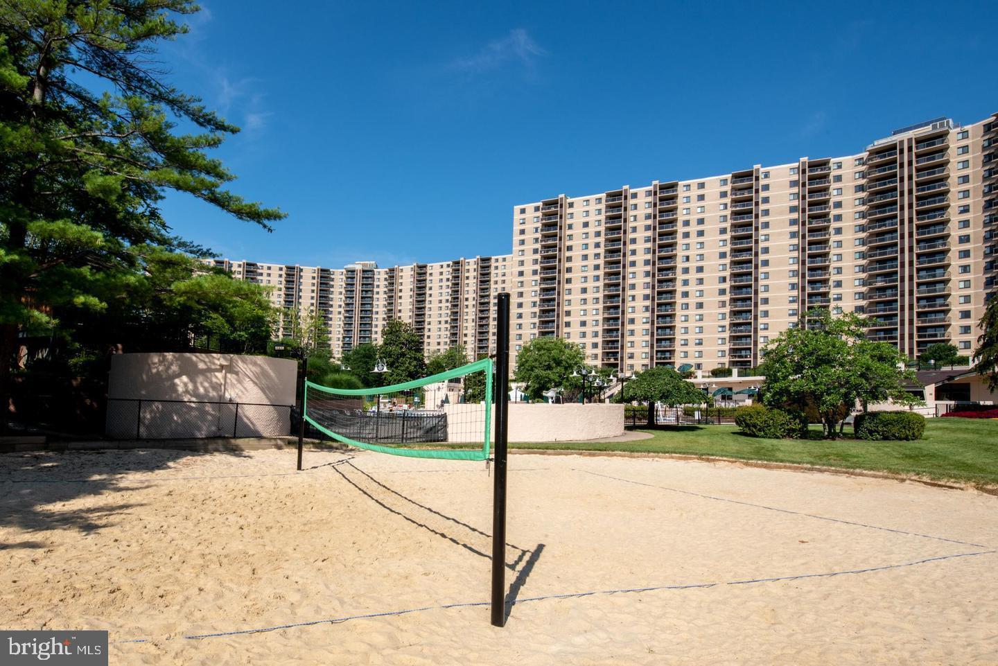 203 YOAKUM PKWY #1725, ALEXANDRIA, Virginia 22304, 3 Bedrooms Bedrooms, ,2 BathroomsBathrooms,Residential,For sale,203 YOAKUM PKWY #1725,VAAX2048258 MLS # VAAX2048258