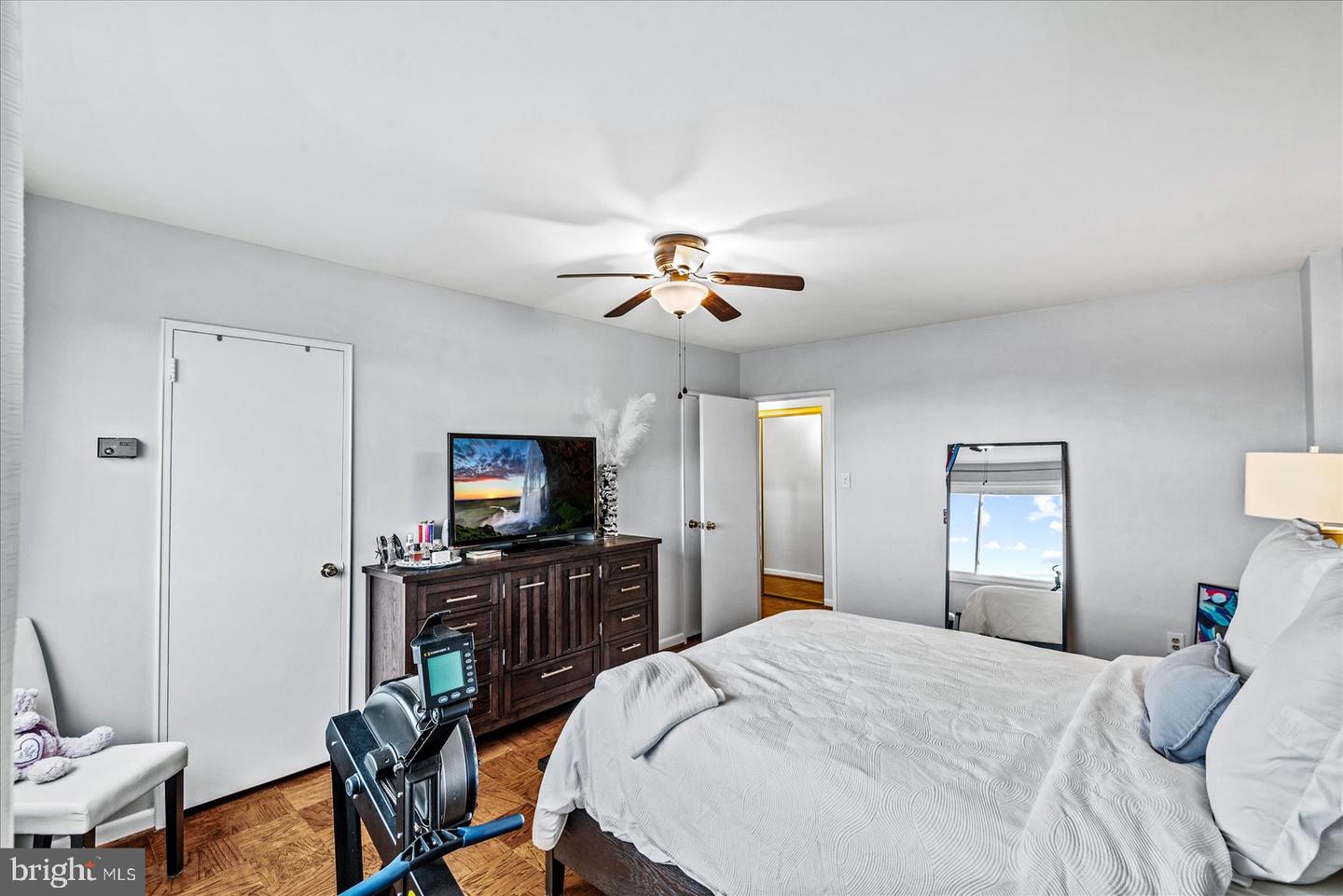 1830 COLUMBIA PIKE #410, ARLINGTON, Virginia 22204, 2 Bedrooms Bedrooms, ,1 BathroomBathrooms,Residential,For sale,1830 COLUMBIA PIKE #410,VAAR2051134 MLS # VAAR2051134