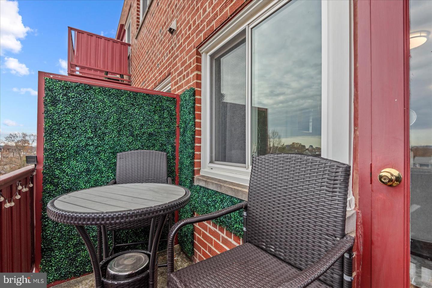 1830 COLUMBIA PIKE #410, ARLINGTON, Virginia 22204, 2 Bedrooms Bedrooms, ,1 BathroomBathrooms,Residential,For sale,1830 COLUMBIA PIKE #410,VAAR2051134 MLS # VAAR2051134